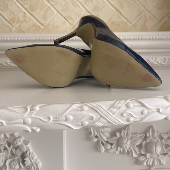 Ladies size 8.5 patent navy heels - Picture 8 of 8
